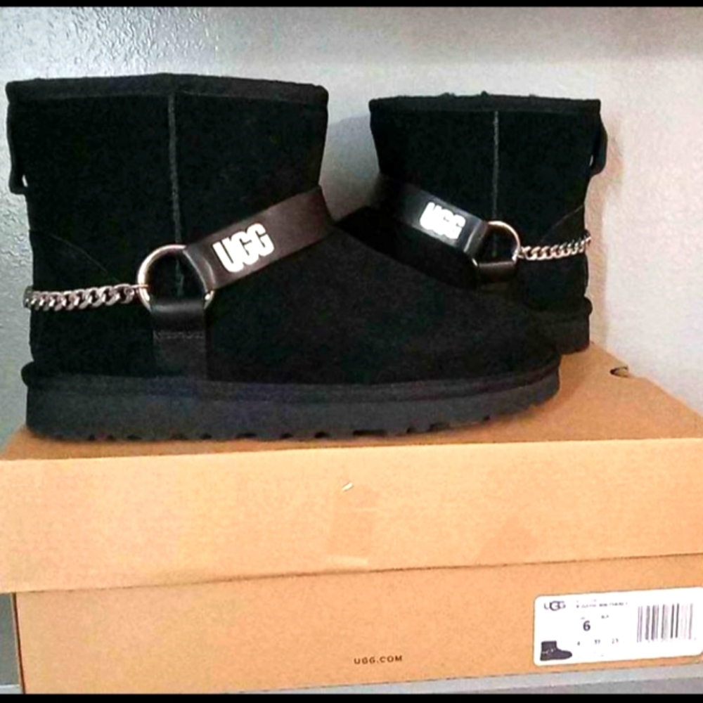 Ugg with Mini Chains II